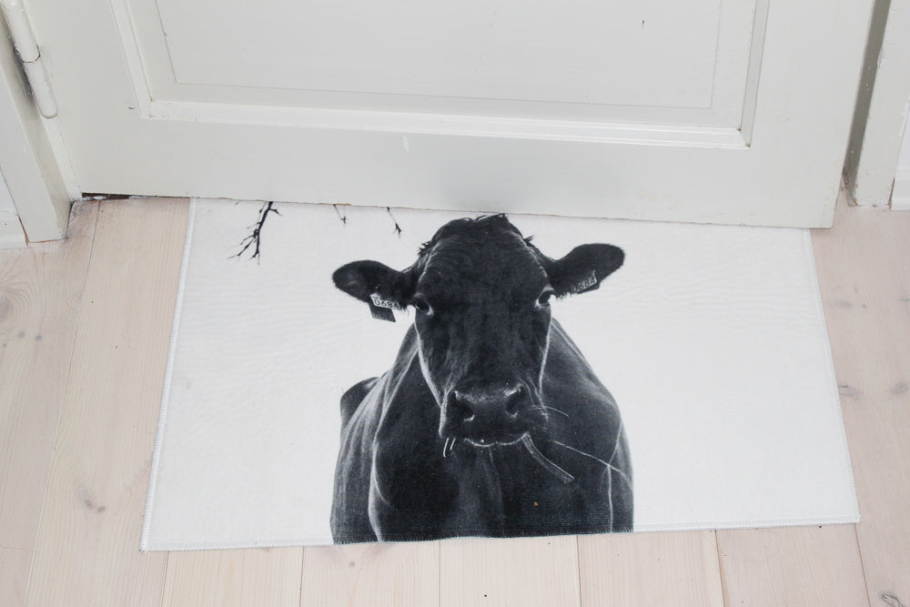 Nightcap, bathroom mat